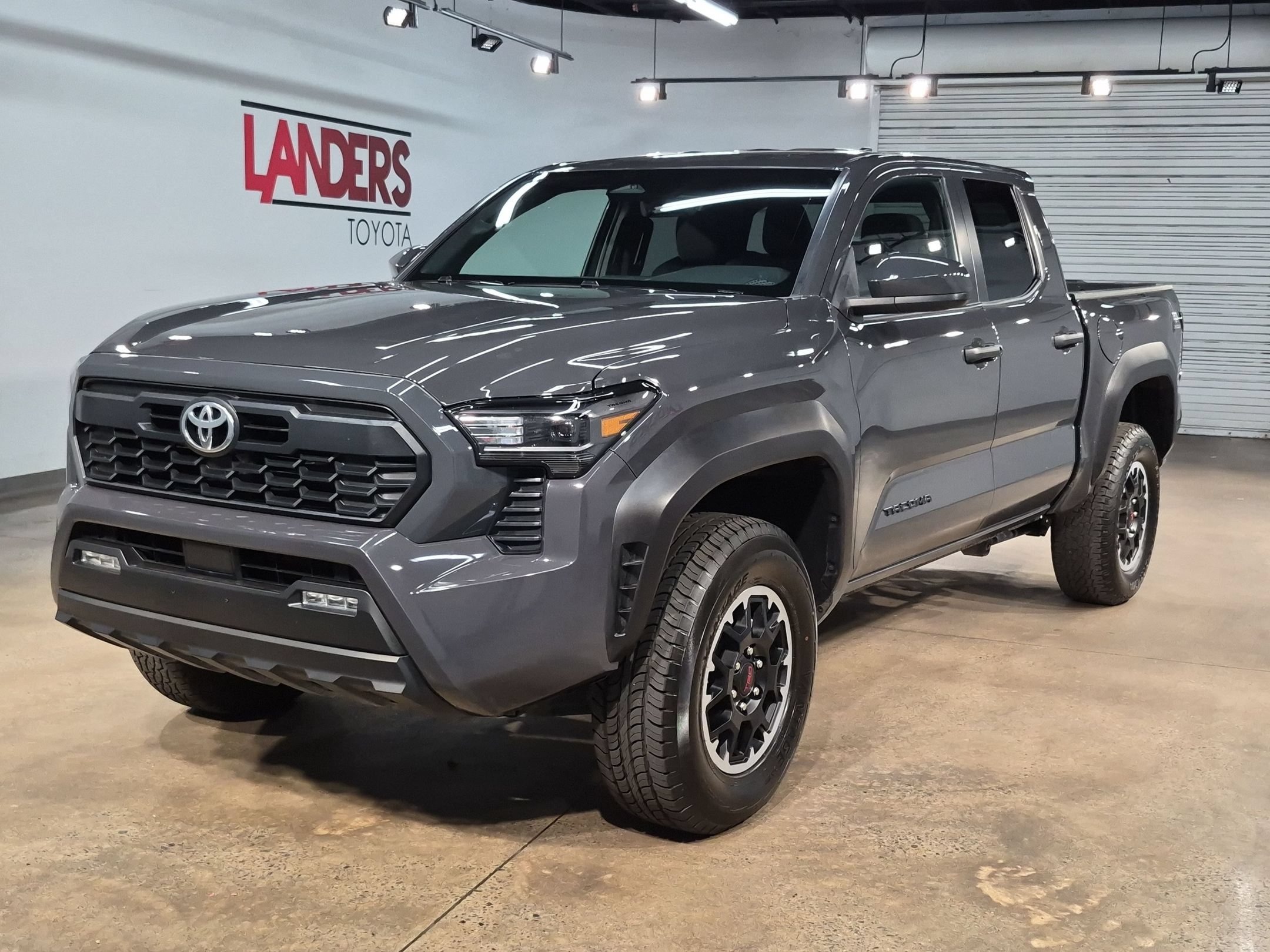 Used 2025 Toyota Tacoma TRD Off-Road AWD/4WD image 3