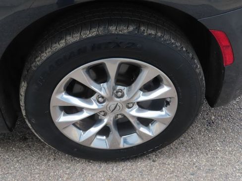 Used 2021 Chrysler Pacifica Touring-L AWD/4WD image 16