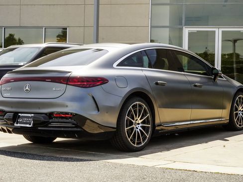 Used 2023 Mercedes-Benz EQS 580 4MATIC Sedan image 12