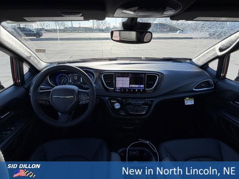 New 2026 Chrysler Pacifica Select image 14