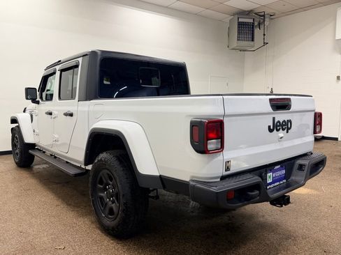 Used 2022 Jeep Gladiator Sport image 3