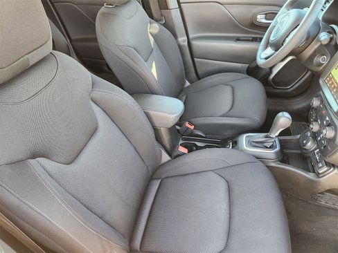 Certified 2023 Jeep Renegade Latitude image 14