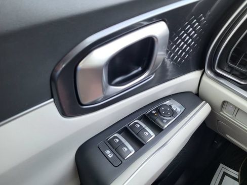 Certified 2025 Kia Sorento S AWD/4WD image 21