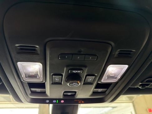 Used 2021 Chevrolet Tahoe Premier AWD/4WD image 39