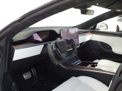 Used 2022 Tesla Model S image 10