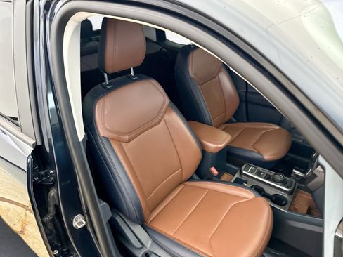 Used 2022 Ford Maverick Lariat FWD image 19