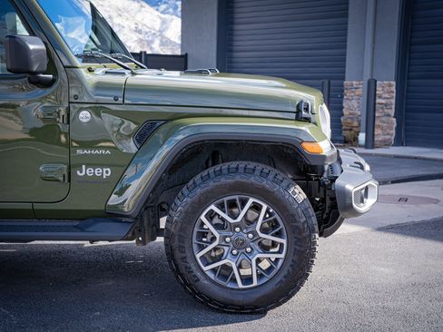 Used 2024 Jeep Wrangler Sahara image 4