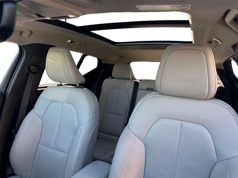 Used 2019 Volvo XC40 T5 Inscription image 19