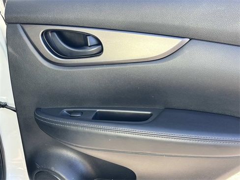 Used 2020 Nissan Rogue Sport S image 20