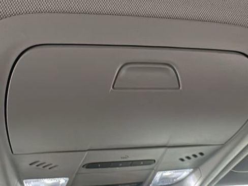 Used 2024 GMC Terrain SLT image 31