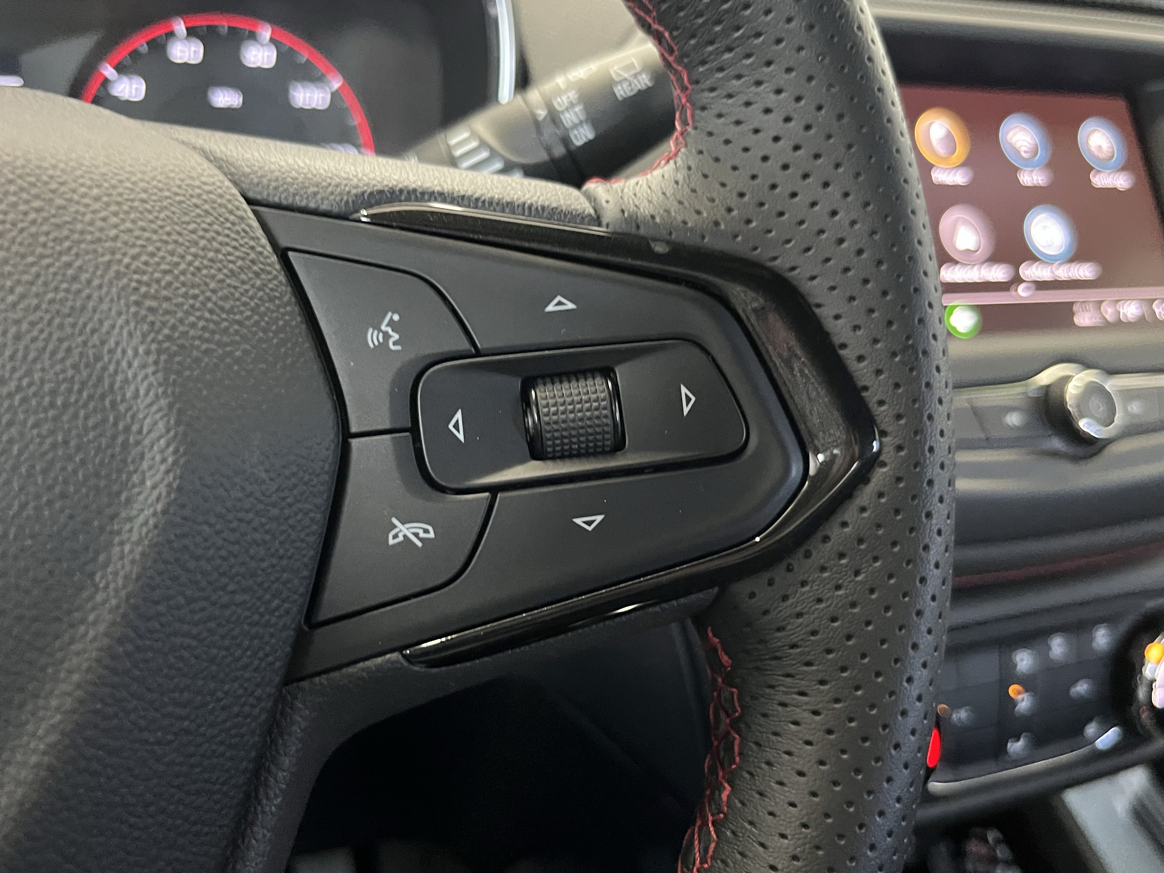 Used 2023 Chevrolet TrailBlazer RS FWD image 24