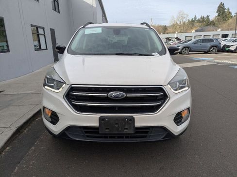 Used 2017 Ford Escape Titanium image 9