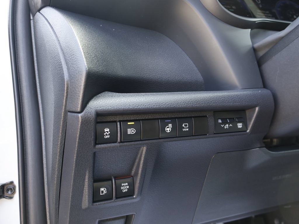 Used 2025 Toyota Sienna Platinum AWD/4WD image 38