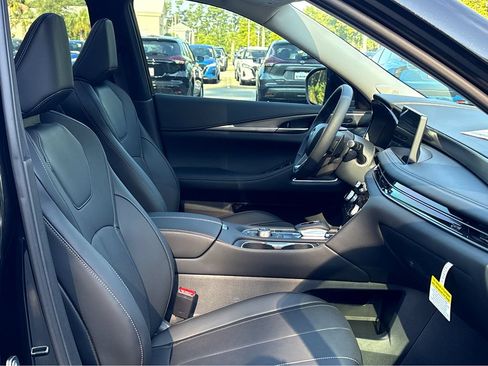 Used 2026 INFINITI QX60 Luxe w/ Cargo Package FWD image 12