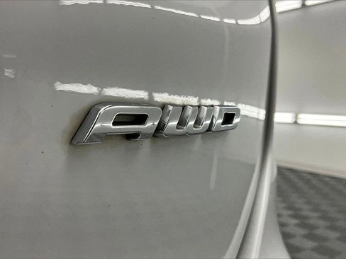 Used 2024 Ford Edge SE image 8