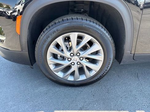 Used 2025 Buick Enclave Preferred FWD image 9