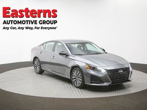 Used 2025 Nissan Altima 2.5 SV FWD image 46