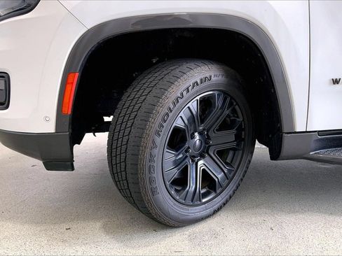 Used 2022 Jeep Wagoneer Series III w/ Flexible Seating Group RWD image 20