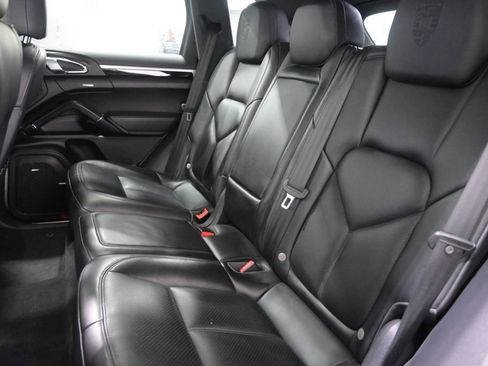 Used 2018 Porsche Cayenne Platinum Edition w/ Premium Package image 13