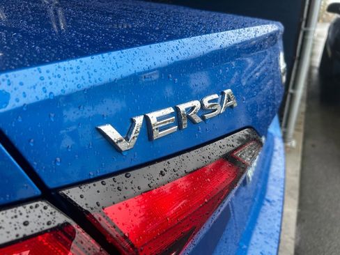 Used 2022 Nissan Versa SV image 32