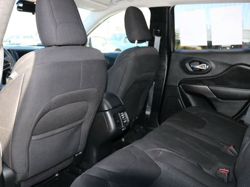 Used 2020 Jeep Cherokee Latitude AWD/4WD image 29