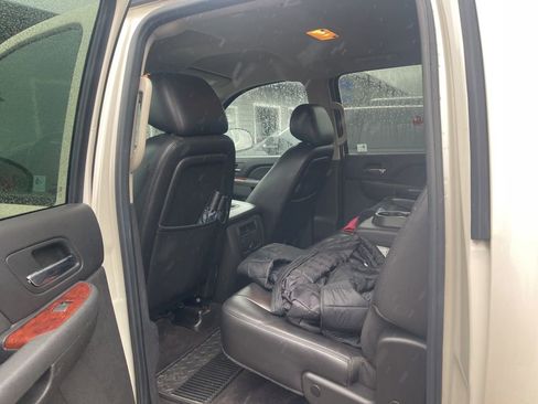 Used 2010 Chevrolet Silverado 1500 LTZ w/ White Diamond Tricoat Edition image 12