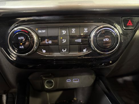 Used 2025 Chevrolet Trax LT w/ Driver Confidence Package FWD image 17