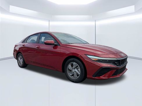 Certified 2026 Hyundai Elantra SE FWD image 1