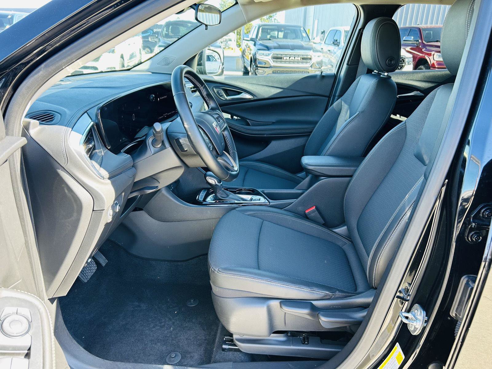 Used 2025 Buick Encore GX Preferred FWD image 3
