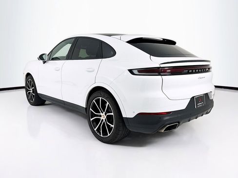 Certified 2025 Porsche Cayenne Coupe image 3