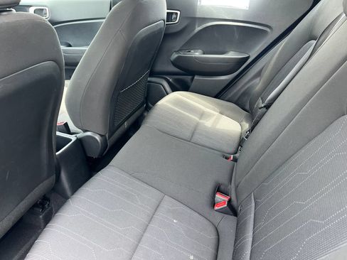 Used 2021 Hyundai Venue SE FWD image 12