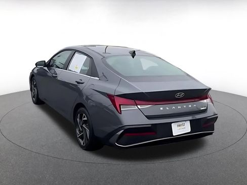 Used 2025 Hyundai Elantra Limited image 10