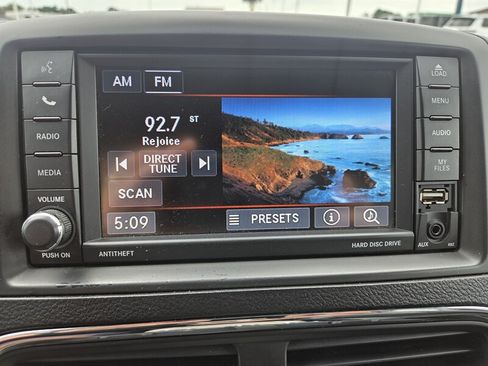 Used 2019 Dodge Grand Caravan SXT FWD image 19