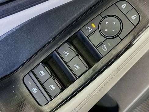 Used 2025 Nissan Rogue SV image 19