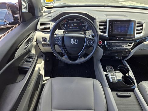Used 2017 Honda Pilot Touring image 14