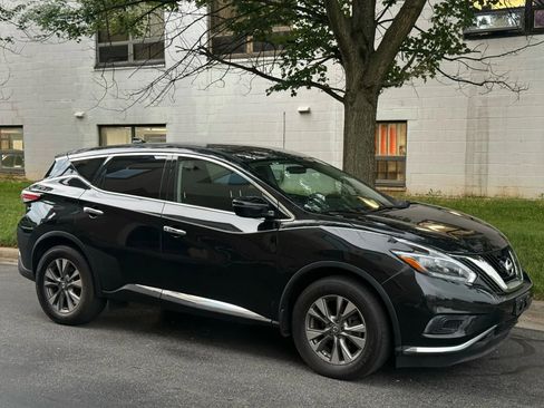 Used 2018 Nissan Murano S image 2