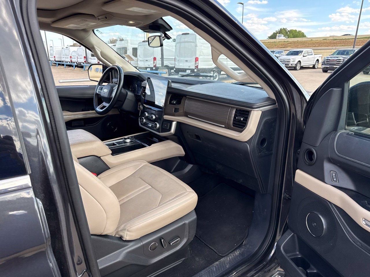 Used 2024 Ford Expedition Limited RWD image 16