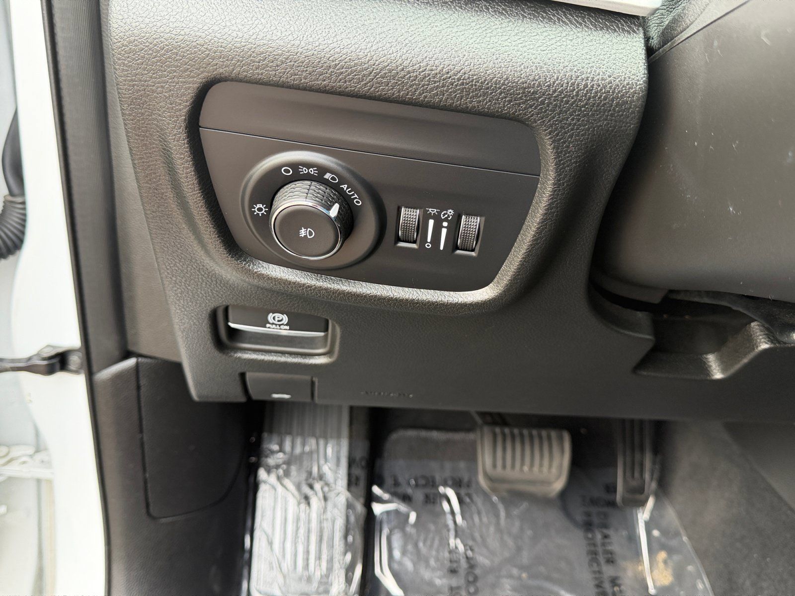 Used 2024 Jeep Grand Cherokee Limited AWD/4WD image 30