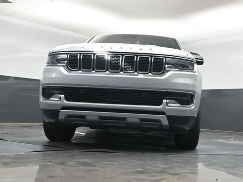 Used 2024 Jeep Wagoneer L Series II w/ Flexible Seating Group AWD/4WD image 16