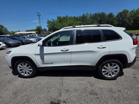Used 2017 Jeep Cherokee Limited w/ Luxury Group AWD/4WD image 8