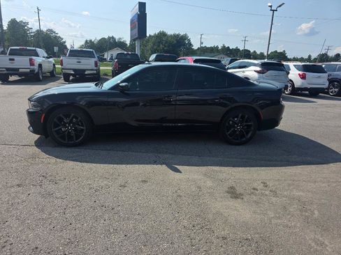 Used 2019 Dodge Charger SXT w/ Blacktop Package RWD image 2