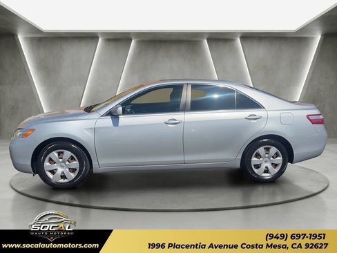 Used 2007 Toyota Camry LE FWD image 2