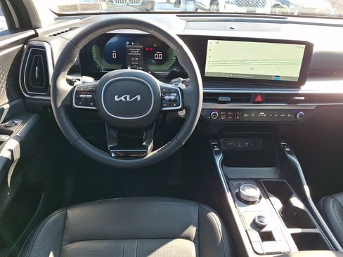 Used 2025 Kia Sorento EX w/ EX Panoramic Sunroof Package image 12