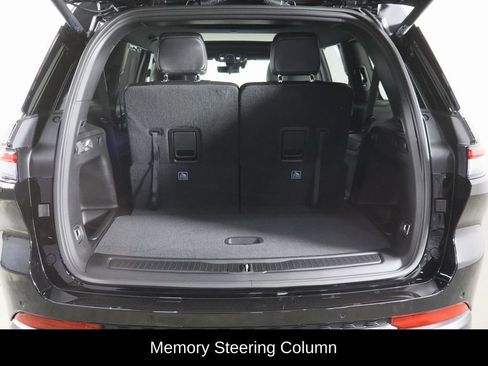 Used 2025 Jeep Grand Cherokee L Limited w/ Luxury Tech Group II image 18