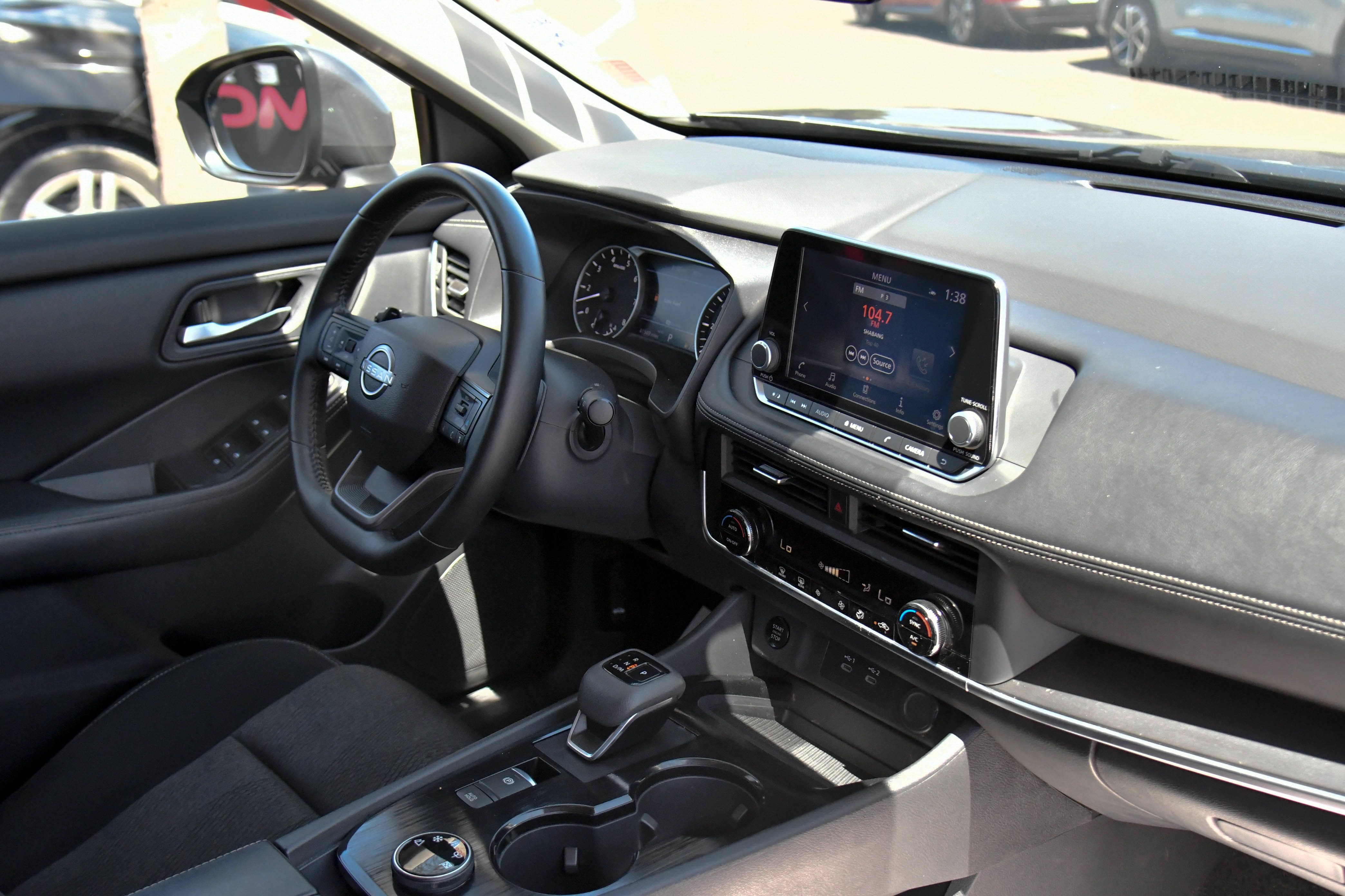 Used 2025 Nissan Rogue SV AWD/4WD image 45