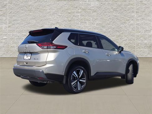 Used 2025 Nissan Rogue SL w/ Tech Package AWD/4WD image 7