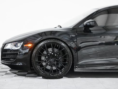 Used 2012 Audi R8 V10 w/ Enhanced Leather Pkg image 12