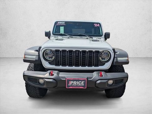 Used 2024 Jeep Wrangler Unlimited Rubicon w/ Technology Group AWD/4WD image 2