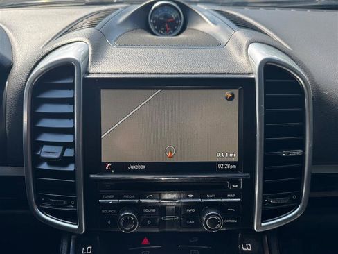 Used 2014 Porsche Cayenne image 34