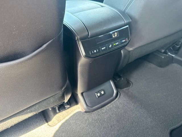 Used 2021 Toyota Highlander LE FWD image 15